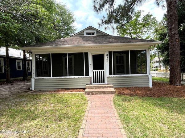 380 N Leak Street , Southern Pines, NC 28387