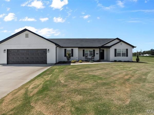 303 Seabiscuit Drive , Sikeston, MO 63801