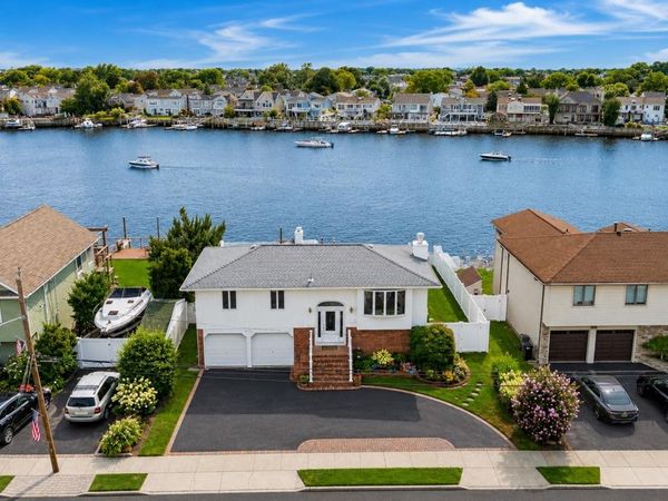 2718 Riverside Drive , Wantagh, NY 11793