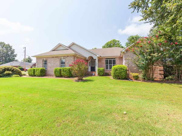 561 Gettysburg Dr , Jackson, TN 38305