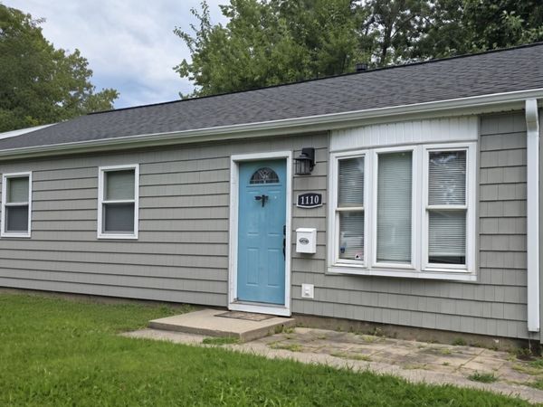 1110 Rainbow View , Urbana, IL 61802