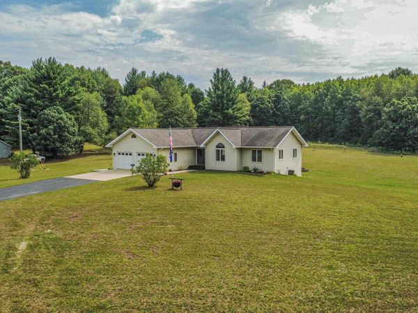 10859 Blanchard Road W, Blanchard, MI 49310