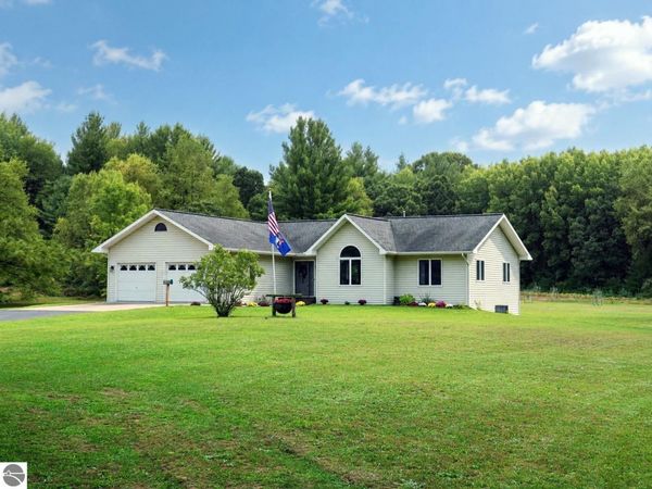 10859 Blanchard Road W, Blanchard, MI 49310