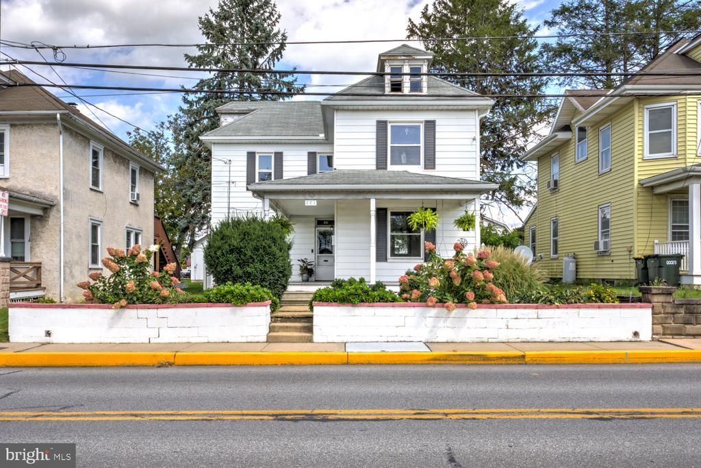 221 BRIMMER AVENUE, NEW HOLLAND, PA 17557