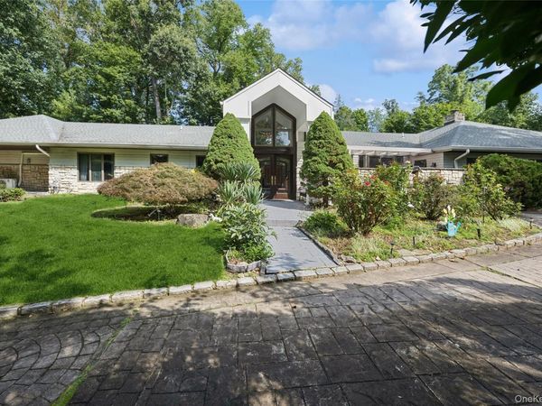 1 Engineers Road , Roslyn, NY 11576
