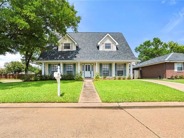 301 ORMOND VILLAGE Drive, Destrehan, LA 70047