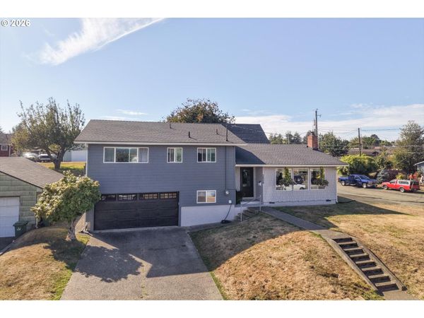 2606 SHERIDAN AVE, North Bend, OR 97459