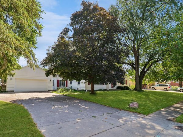 2711 48th Place, Des Moines, IA 50310
