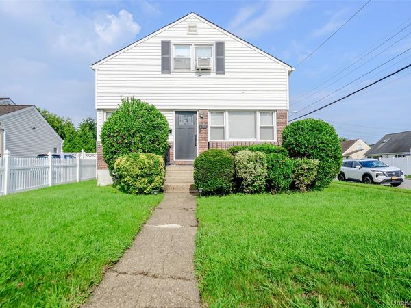 3381 Oceanside Road, Oceanside, NY 11572