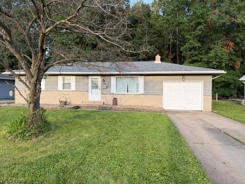 2191 Frostwood Drive, Youngstown, OH 44515 Photo 1