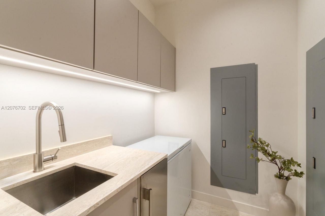 18501 Collins Ave , Unit 2301, Sunny Isles Beach, FL 33160 Photo