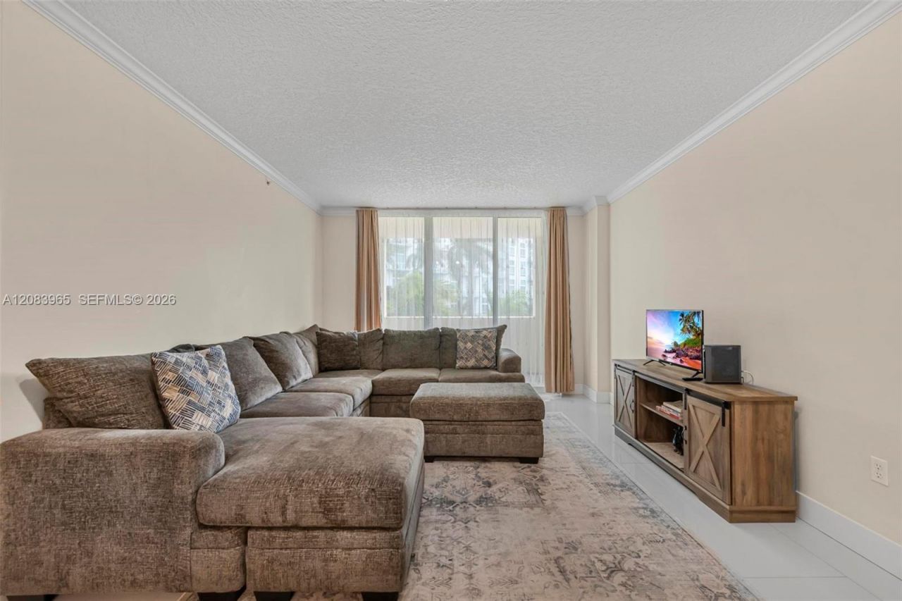 2000 N Bayshore Dr, Unit 408, Miami, FL 33137 Photo