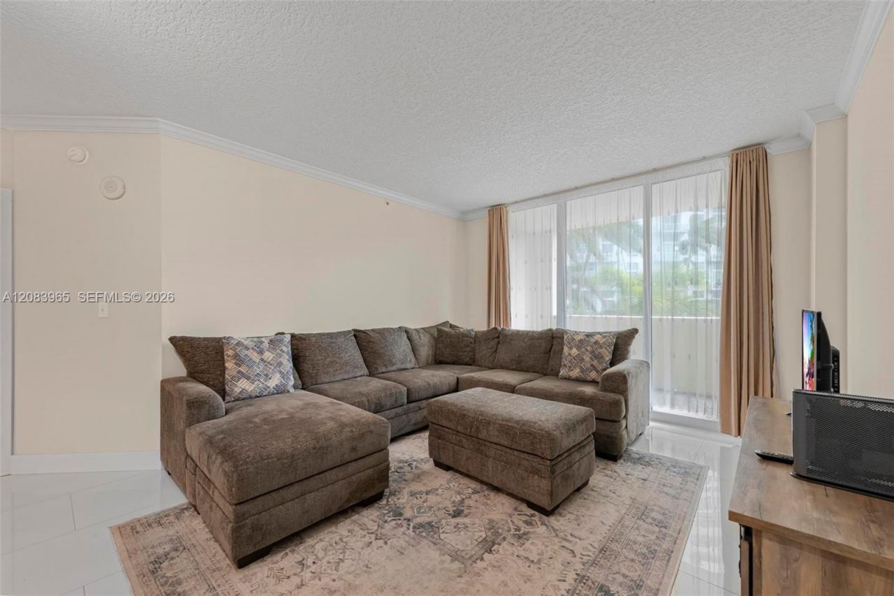 2000 N Bayshore Dr, Unit 408, Miami, FL 33137 Photo