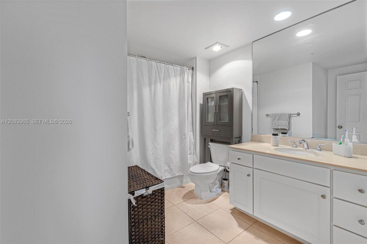 2000 N Bayshore Dr, Unit 408, Miami, FL 33137 Photo