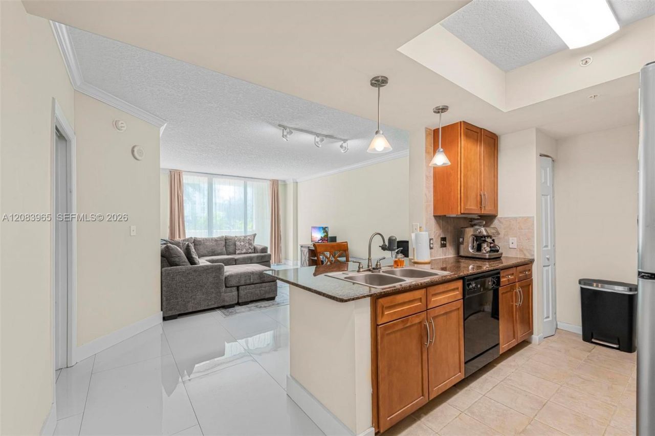2000 N Bayshore Dr, Unit 408, Miami, FL 33137 Photo