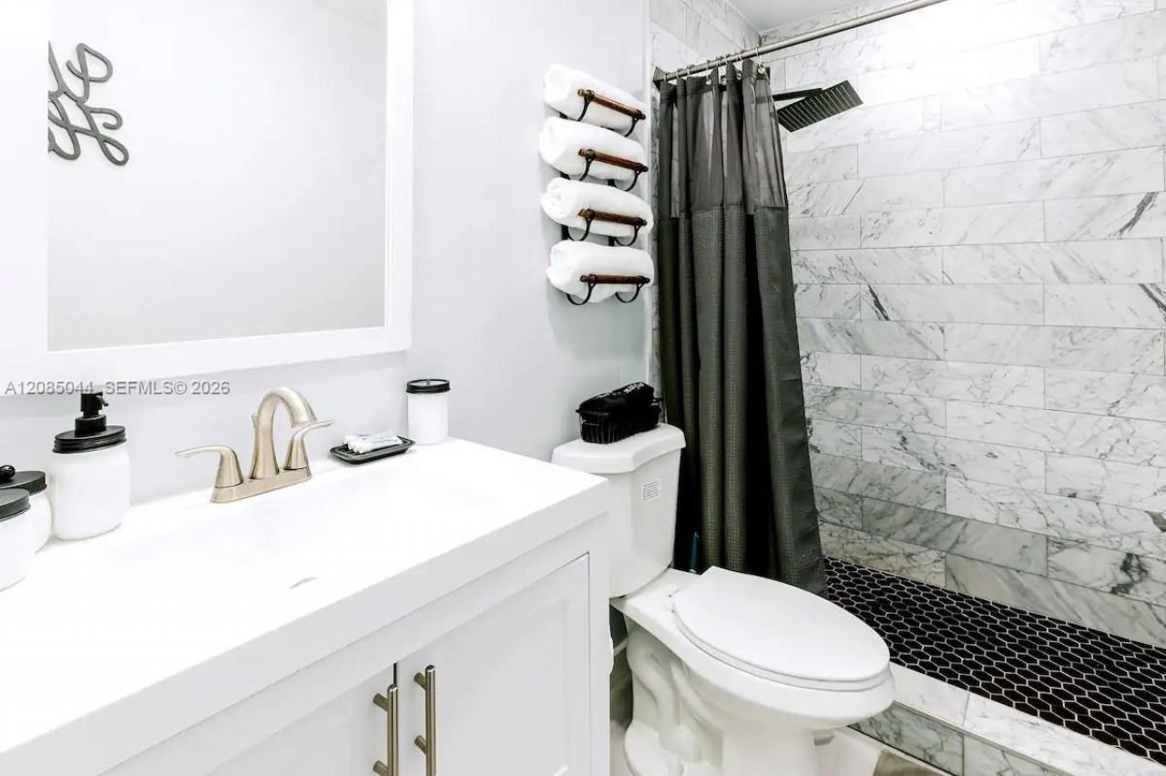 1647 NW 29th Ave, Unit 1, Miami, FL 33125 Photo