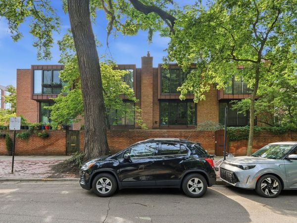 2206 N Burling Street, Chicago, IL 60614