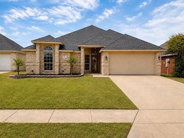 627 Brenna Road, Waxahachie, TX 75165