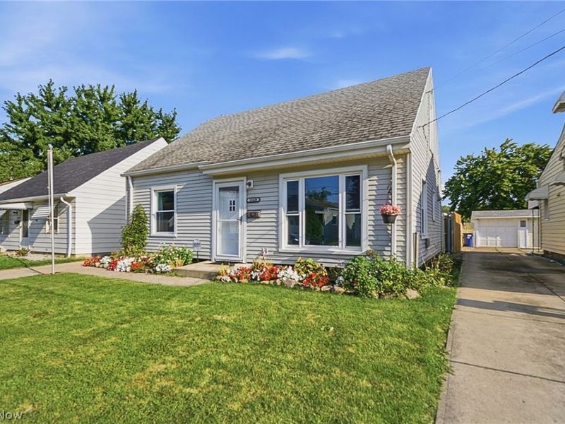 13420 Bennington Avenue, Cleveland, OH 44135 Photo 3
