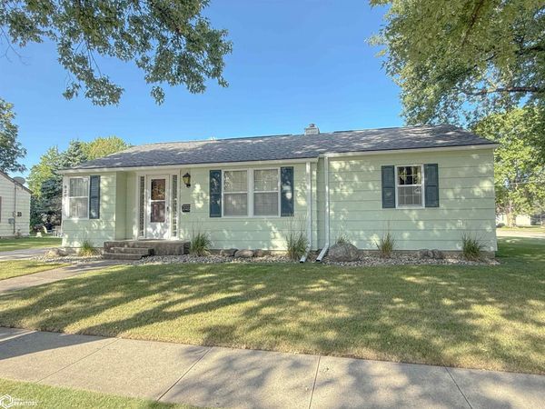 926 1st Street NW, Hampton, IA 50441