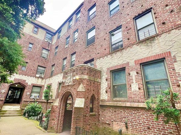 61-40 Saunders St , Unit A12, Rego Park, NY 11374