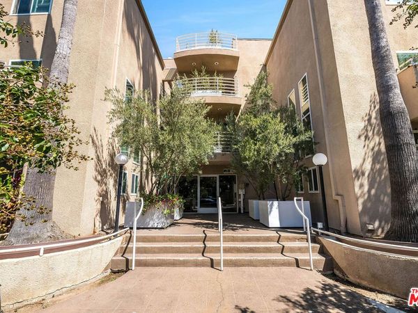 10629 Woodbridge Street, Unit 311, Toluca Lake, CA 91602