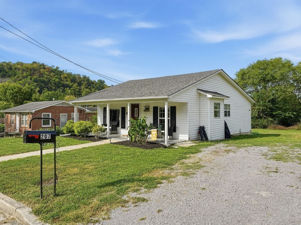 207 Sims St , Dowelltown, TN 37059