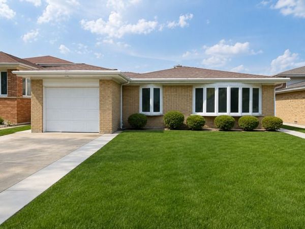 4262 W Pratt Avenue , Lincolnwood, IL 60712