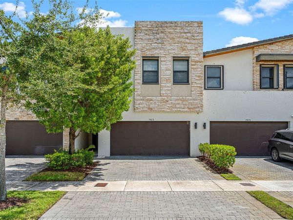 7923 NW 104th Ct, Doral, FL 33178