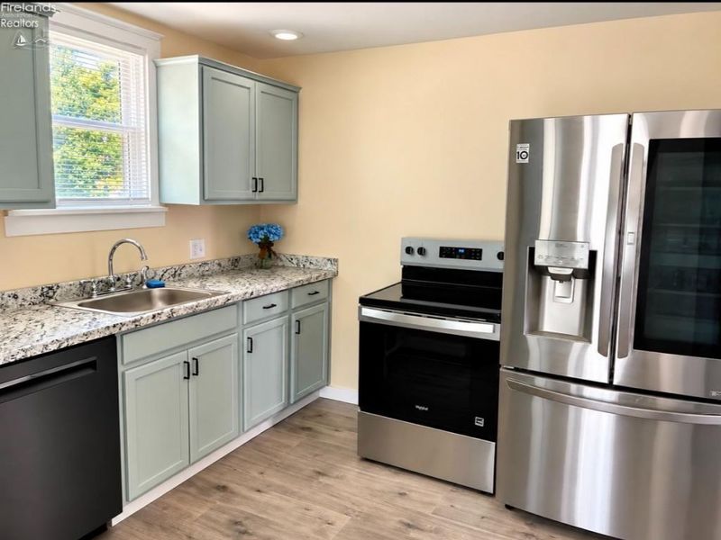 625 Bush Place, Fremont, OH 43420 Photo 7