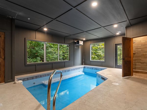 535 Forrest Springs Drive, Gatlinburg, TN 37738