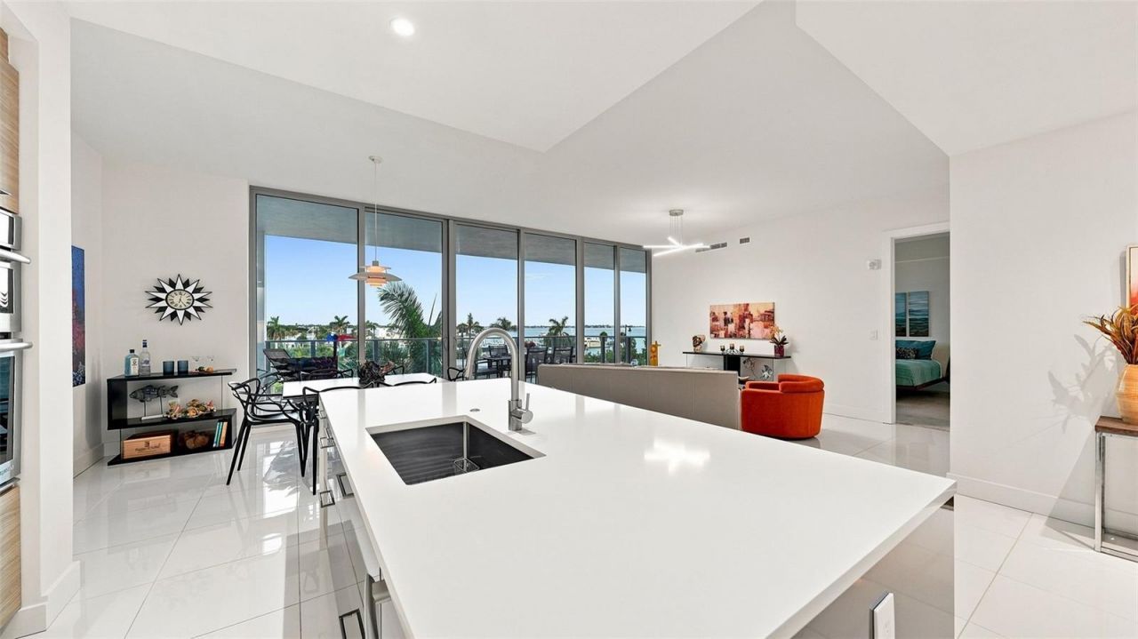 1155 N Gulfstream Avenue, Unit 308, Sarasota, FL 34236 Photo