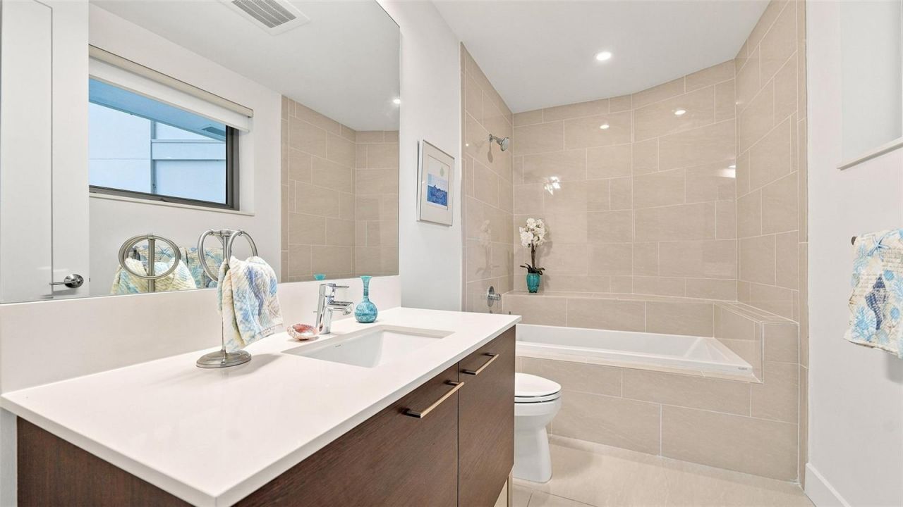 1155 N Gulfstream Avenue, Unit 308, Sarasota, FL 34236 Photo