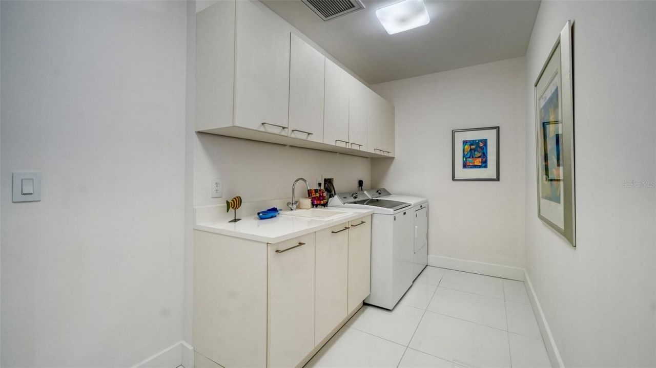 1155 N Gulfstream Avenue, Unit 308, Sarasota, FL 34236 Photo