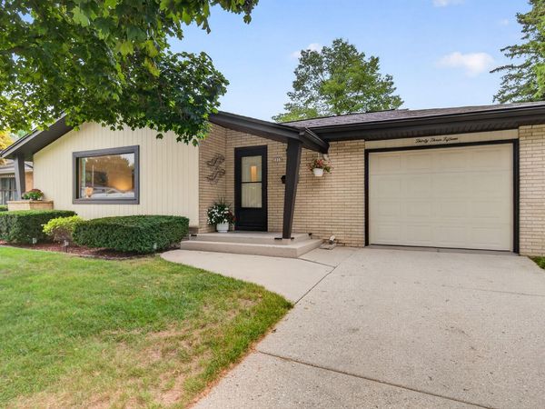 3315 Hickory Cir, Sheboygan, WI 53081