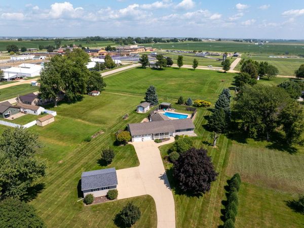 214 E 7th Street , De Witt, IA 52742