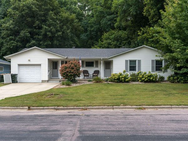 828 Lower Johnson Circle , Saint Peter, MN 56082