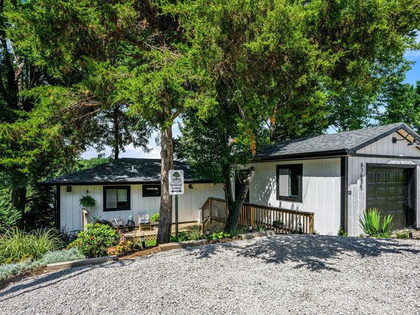 67696 Thunderbird Drive, Sturgis, MI 49091