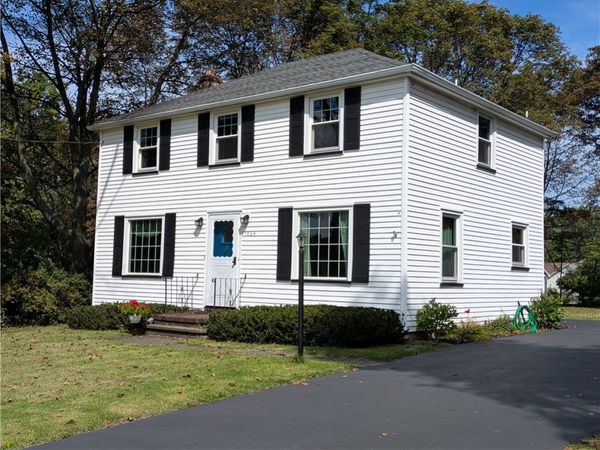 1064 Bay Rd , Webster, NY 14580