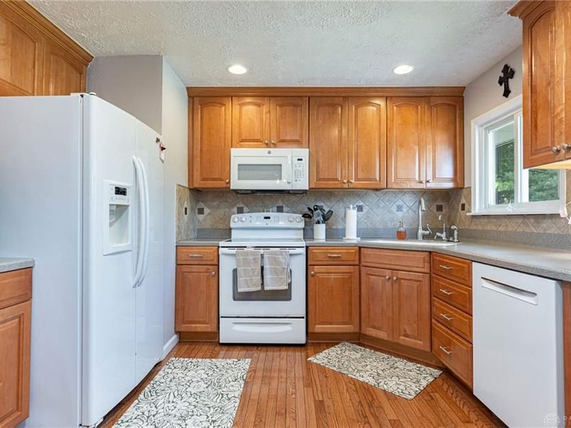 3588 Roselawn Drive, Beavercreek, OH 45430 Photo 3