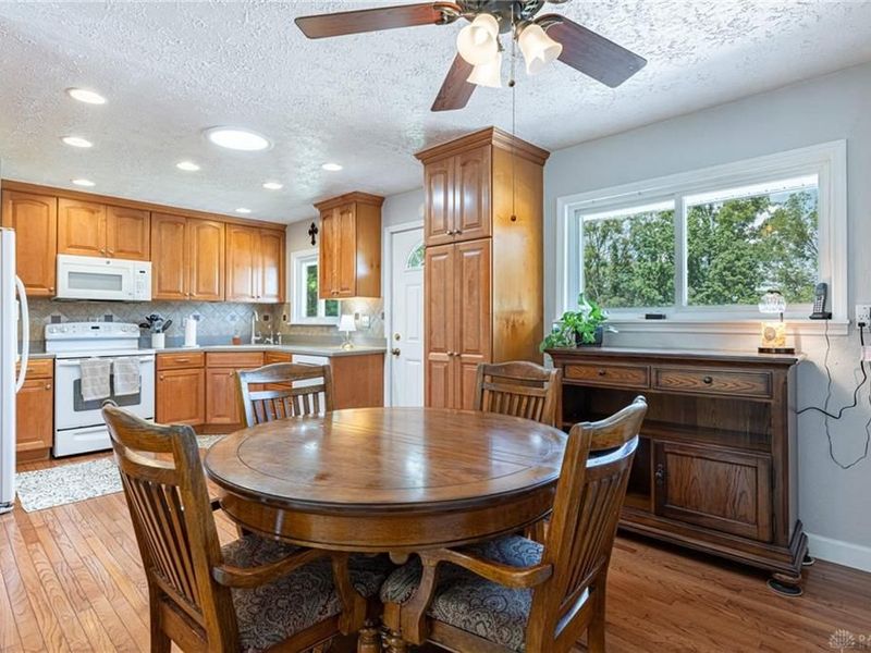 3588 Roselawn Drive, Beavercreek, OH 45430 Photo 4