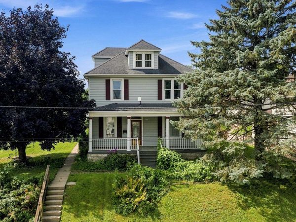 2821 Muscatine Street, Dubuque, IA 52001