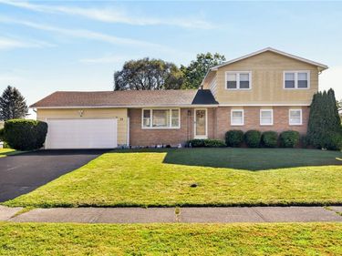 73 Bramblewood Lane W, Rochester, NY 14624