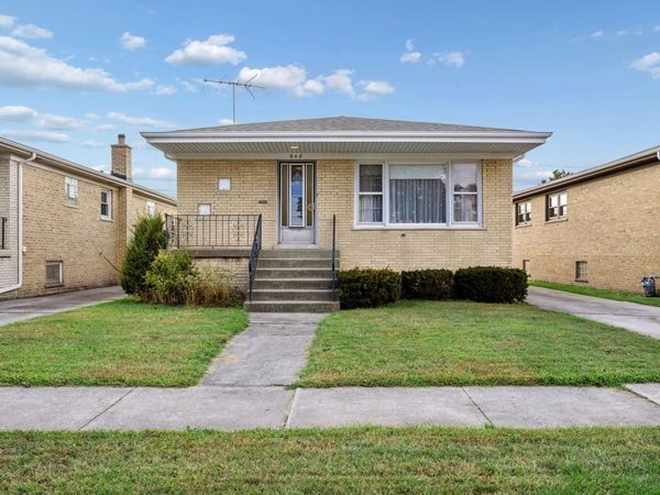 648 Escanaba Avenue, Calumet City, IL 60409