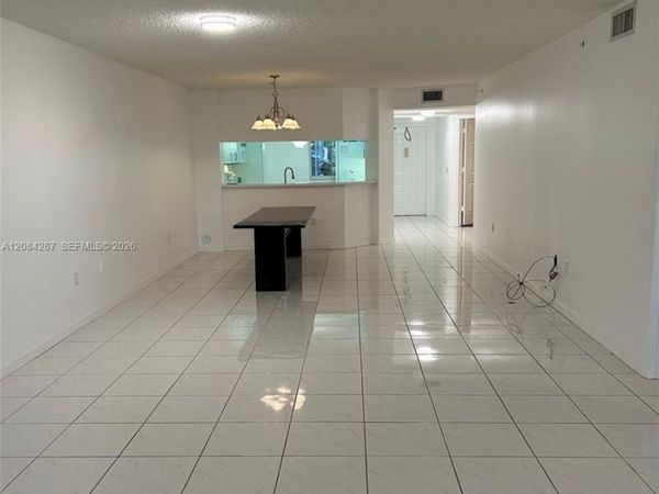 2541 N Nob Hill Rd, Unit 109, Sunrise, FL 33322