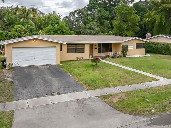 890 NW 65th Ave, Plantation, FL 33317
