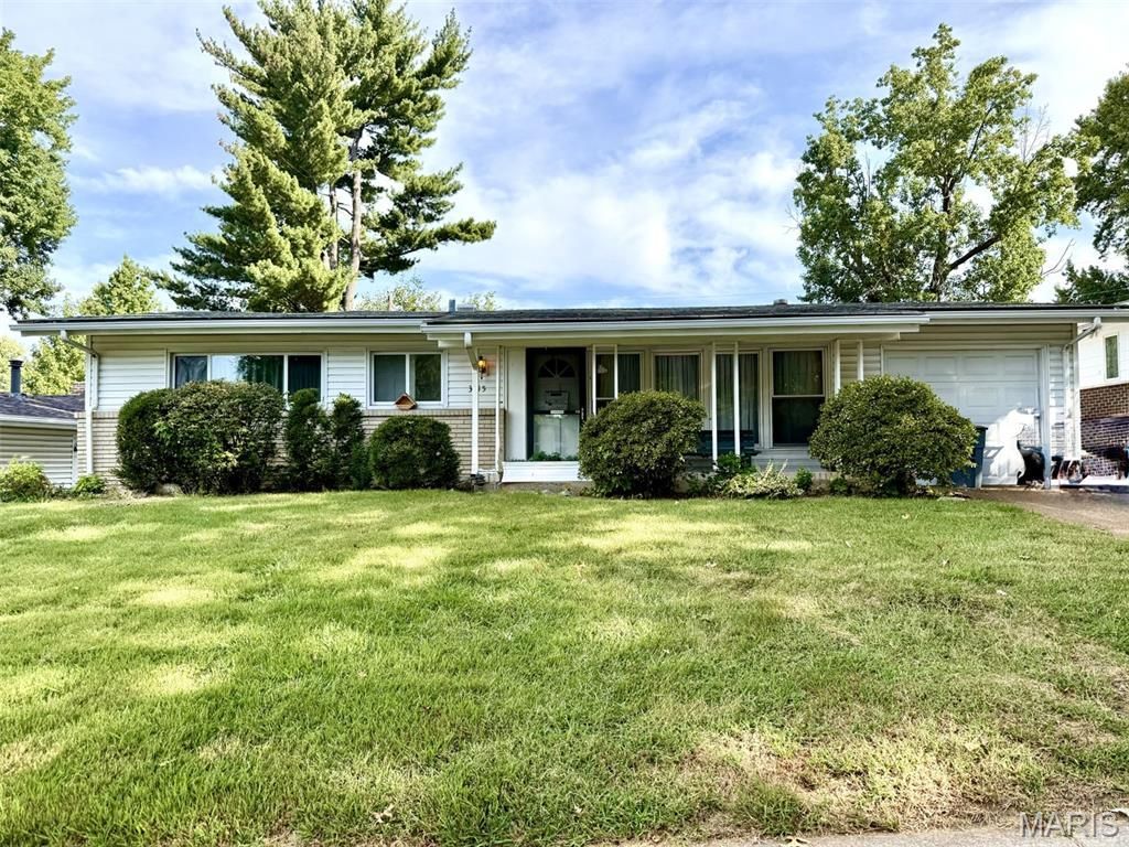 3115 Durwood Drive, Florissant, MO 63033 Main Photo