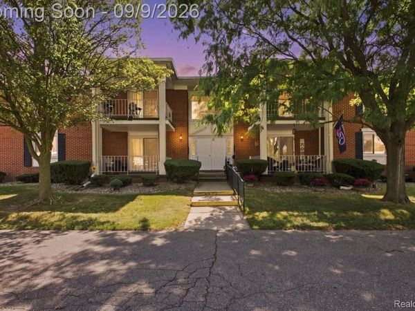 1870 Fort Street, Unit 8, Trenton, Mi 48183