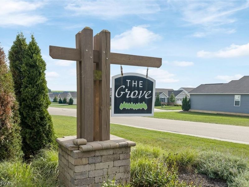7030 Gauntlet Street SW, Massillon, OH 44646 Photo 4