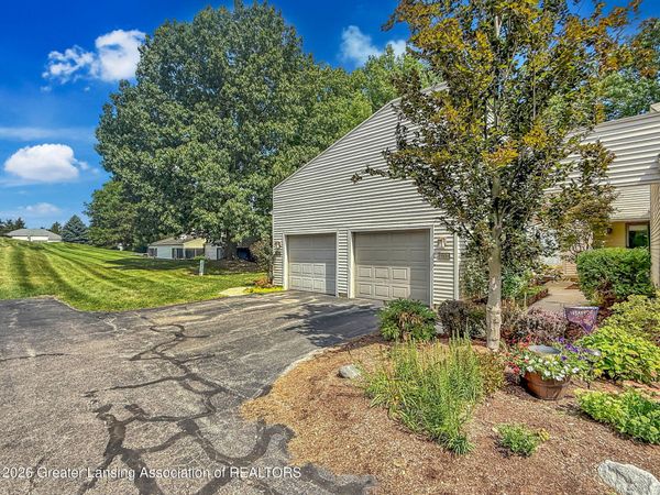 1152 S Ridge Road, Lansing, MI 48917